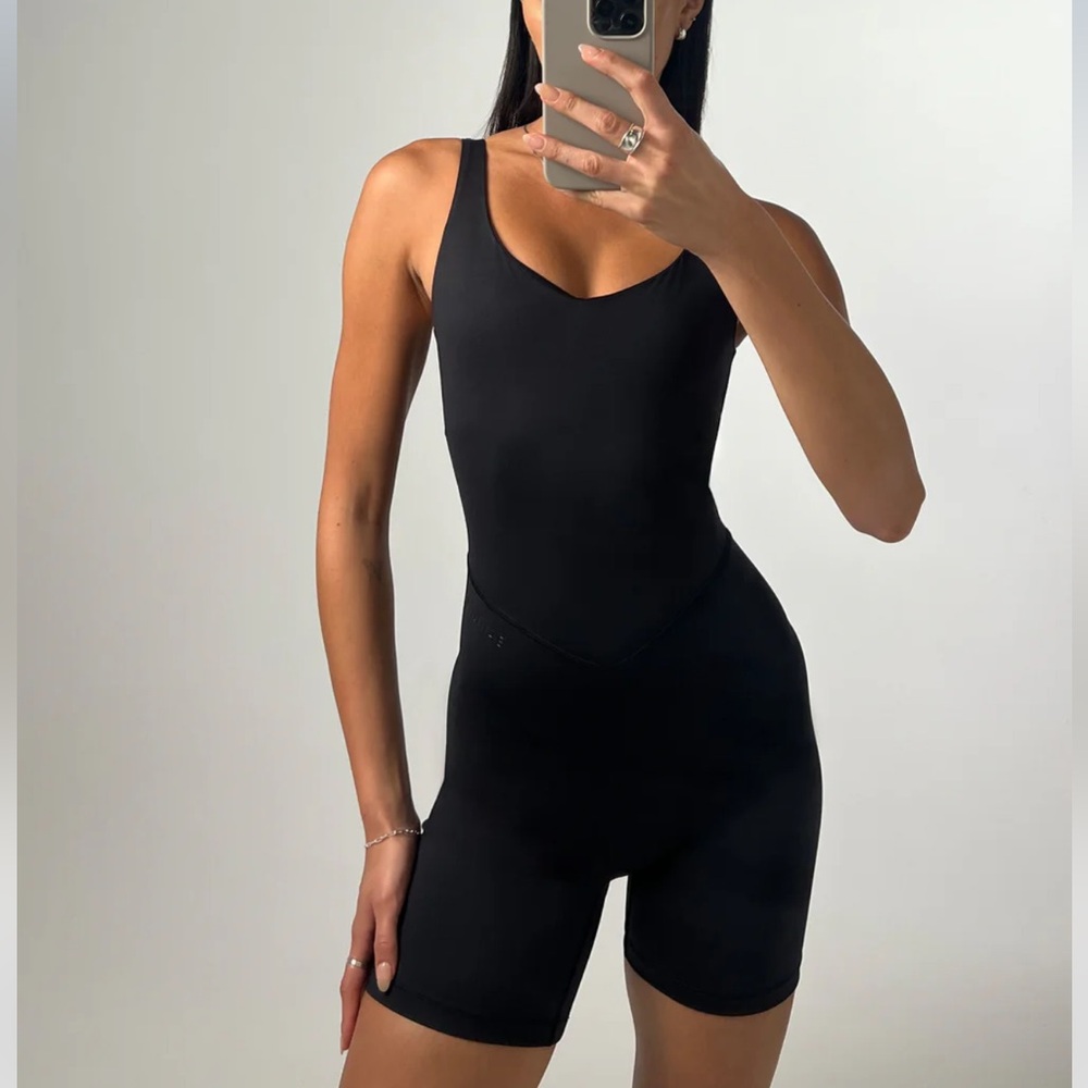 🔥SOLD🔥Bandier- V-Neck Tempo Short Catsuit